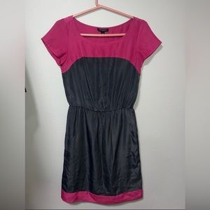 Banana Republic ladies dress. Size 0 with little stretch.